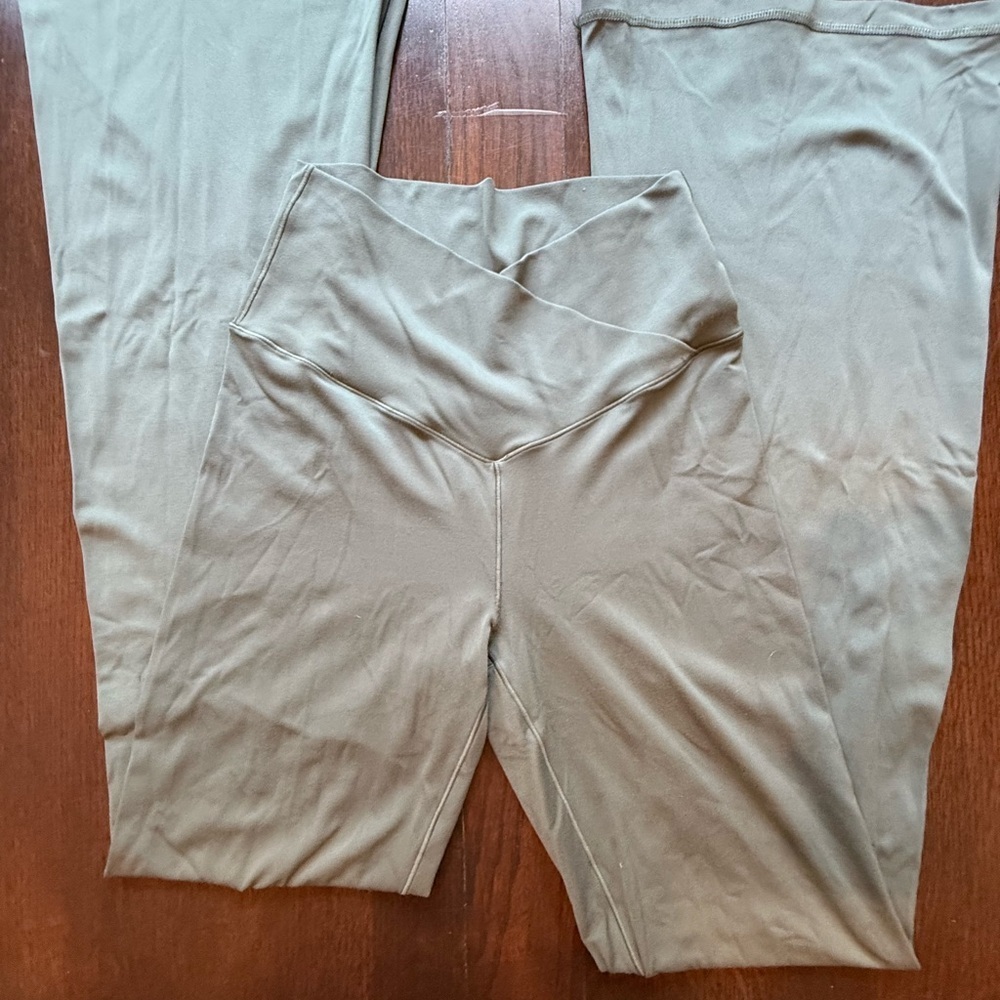 Aerie Off Line High Rise Flare Sage Green Women's Leggings